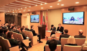 越俄建交73周年纪念会议在圣彼得堡隆重举行