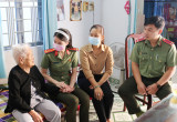 Phòng Hậu cần Công an tỉnh: Thăm, chúc tết mẹ Việt Nam anh hùng