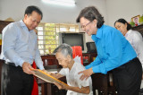 土龙木市领导代表团向满90岁的高龄老人开展走访慰问和祝寿活动