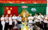 2·27越南医师节：平阳省领导代表团走访并祝贺省内各医疗卫生单位
