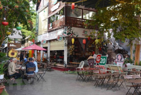 Thưởng thức càphê trong không gian truyền thống tại Buôn Ma Thuột