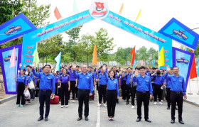 连力量、接青年