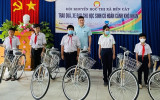 槟吉市：向家境困难学生赠送自行车和颁发助学金