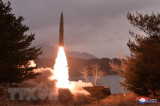 Triều Tiên tiếp tục phóng tên lửa trước cuộc gặp Nhật-Hàn