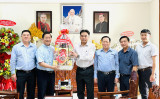 Lãnh đạo tỉnh Bình Dương chúc mừng Thánh lễ Bổn mạng Giám mục Giuse Nguyễn Tấn Tước