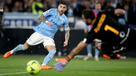 Roma thua Lazio khi vắng Mourinho