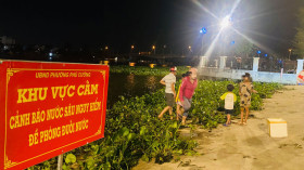 Sau phản ánh của Báo Bình Dương: Lắp đặt bảng cảnh báo nguy hiểm tại bến nước tiếp giáp với phố đi bộ