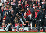 Arsenal 'đánh rơi' chiến thắng ở Liverpool, mở cơ hội cho Man City