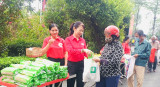Thu Dau Mot City donates goods and necessities to people in need