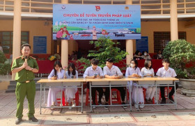 Công an TP.Thủ Dầu Một: Hướng dẫn cài đặt VNeID, làm căn cước công dân tại nhà cho người già yếu