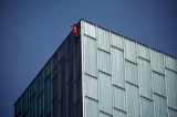 Chinh phục tòa nhà cao 166m, 'người nhện Pháp' lập thành tích mới