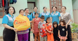 Hội LHPN Tp.Thuận An: Thăm và tặng quà cho thanh niên công nhân