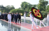 Lãnh đạo Đảng, Nhà nước đặt vòng hoa, vào Lăng viếng Bác