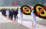 庆祝5.19胡志明主席诞辰日：越南党和国家领导人入陵瞻仰胡志明主席遗容