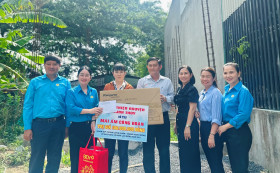 平阳省领导看望慰问困难工会会员和员工并赠送礼物