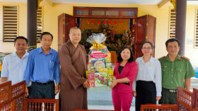 Leaders of Thuan An City visit religious establishments