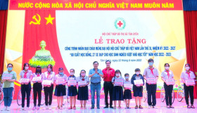 Tan Uyen Volunteers’Club connects love, sharing efforts for community