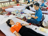 Nhiều cán bộ, giảng viên, sinh viên trường Đại học Thủ Dầu Một hiến máu tình nguyện