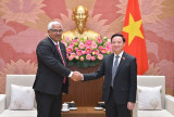 越南国会副主席阮克定会见古巴司法部长马丁内斯