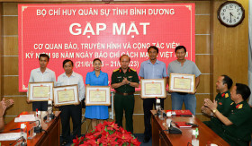 平阳省军事指挥部举行新闻机构、合作者见面会