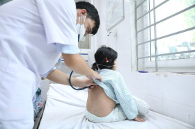 Số ca sốt xuất huyết diễn biến phức tạp và tăng mạnh ở miền Bắc