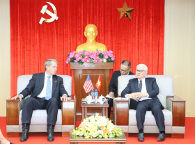 平阳省与美国内布拉斯加州有许多强有力的发展合作机会