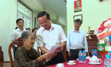 TX.Bến Cát: Tổ chức thăm, tặng quà mẹ Việt Nam anh hùng
