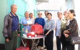 TP.Thuận An: Tặng quà nạn nhân chất độc da cam/dioxin