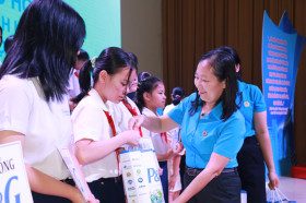 150 scholarship of dream weaving awarded to students