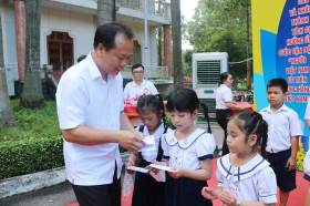 Mobilizing people to support, give priority to using Vietnamese goods