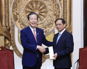 越南外交部长裴青山会见日本公明党党首山口那津男