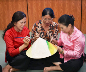 Thi trang phục truyền thống Việt Nam - Nhật Bản: Phụ nữ Bình Dương duyên dáng, tự tin