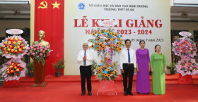 Over 520,000 local students joyfully welcome new academic year