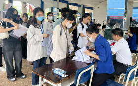 Rộn ràng chào đón tân sinh viên