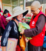 Huyện Bàu Bàng: Hỗ trợ người dân khó khăn đi “chợ 0 đồng”