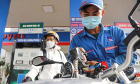 Giá xăng vượt 25.700 đồng một lít
