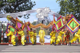 河内秋季狂欢节在还剑湖步行街举行