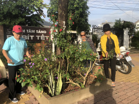 Elderly people of Thu Dau Mot City set a good example