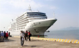 Hai tàu du lịch quốc tế đưa khách đến tham quan thành phố Hạ Long