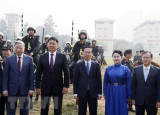 Chủ tịch nước và Tổng thống Mông Cổ thăm lực lượng Cảnh sát Cơ động