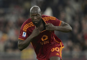 Lukaku từ tội đồ thành người hùng cứu AS Roma