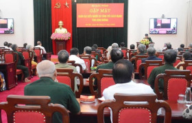 国防部接待平阳省革命有功者代表团