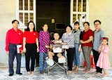 Hội CTĐ huyện Phú Giáo: Kết nối hỗ trợ hơn 42 triệu đồng cho 2  trường hợp khó khăn