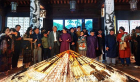 “丹青”书法展将书法艺术和灯光技术融合在一起