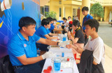 Nhiều giáo viên, sinh viên tham gia hiến máu tình nguyện
