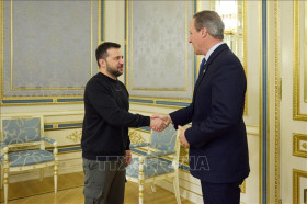 Tân Ngoại trưởng Anh thăm Ukraine
