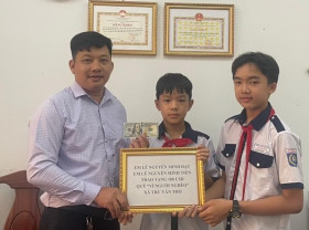 Two students support the Fund for the Poor