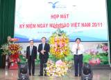 土龙木大学举行教师见面会 庆祝越南教师节