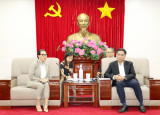 The leaders of Binh Duong province receive Oregon delegation