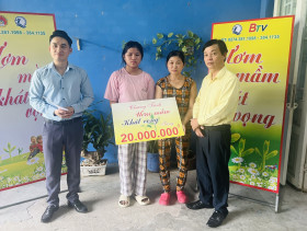 Give support to two children having difficult circumstances